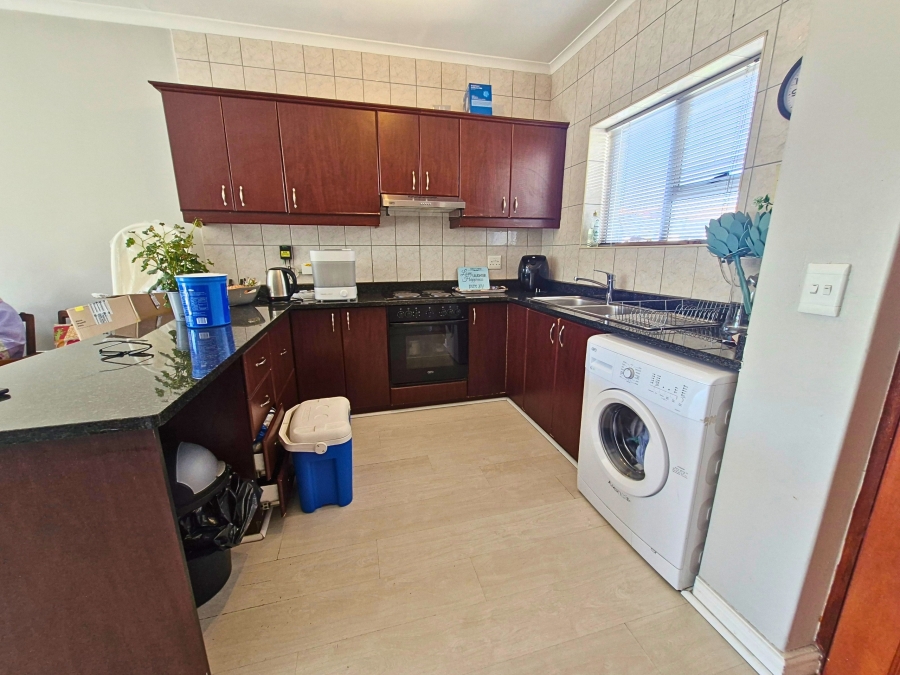 To Let 2 Bedroom Property for Rent in Okennedyville Western Cape